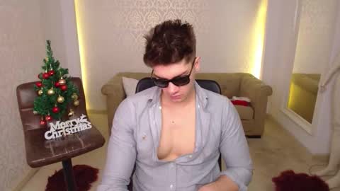 Snapshot of maxkaiden chatting on December 2025 05:36:02 AM MaxKaiden online show from December 2025 05:36:02 AM