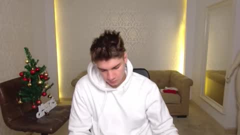 Snapshot of maxkaiden chatting on December 2025 05:37:01 AM MaxKaiden online show from December 2025 05:37:01 AM