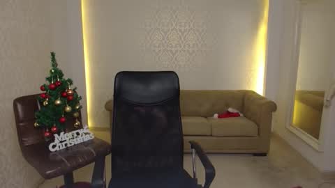 Snapshot of maxkaiden chatting on December 2025 05:49:01 AM MaxKaiden online show from December 2025 05:49:01 AM