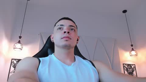 MAX online show from February 2025 09:13:02 PM