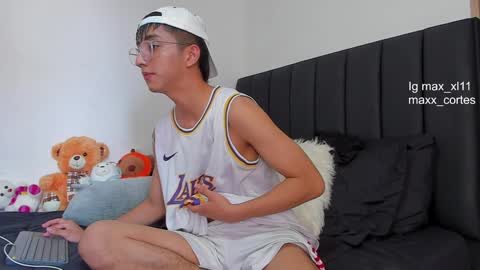 maxx_cortes online show from February 2025 04:11:02 PM