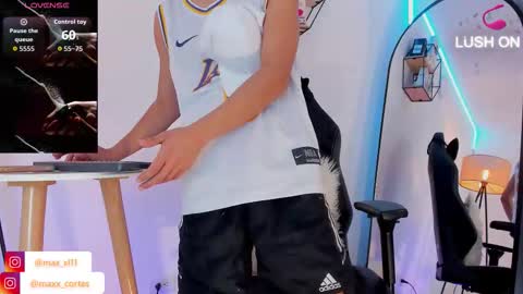 maxx_cortes online show from October 2025 11:57:02 PM