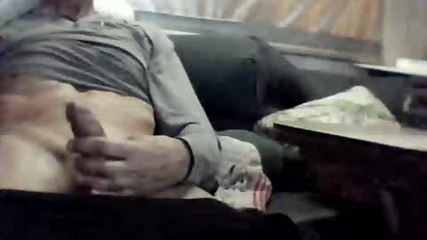 Snapshot of maxxoufr chatting on December 2024 08:25:01 PM maxxoufr online show from December 2024 08:25:01 PM