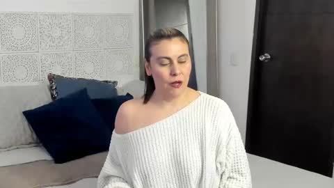 Victoria online show from December 2024 10:01:01 PM