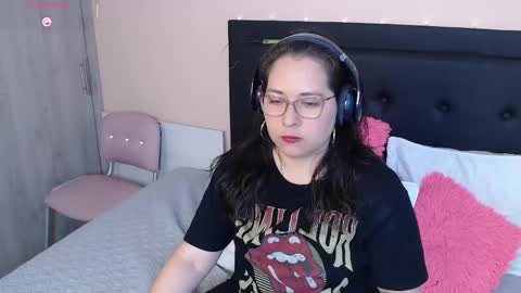 Snapshot of may_bloom chatting on September 2025 01:16:02 AM May online show from September 2025 01:16:02 AM