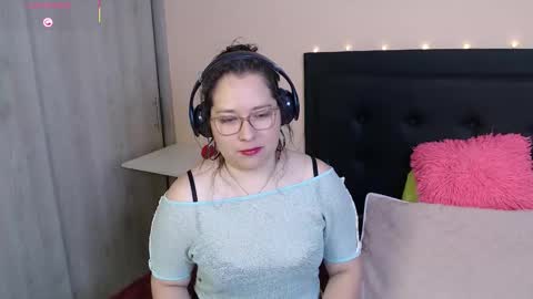 Snapshot of may_bloom chatting on September 2025 07:51:02 PM May online show from September 2025 07:51:02 PM