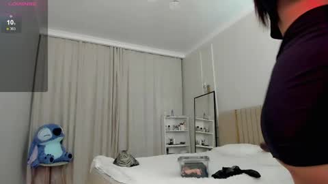 Mia online show from April 2026 04:35:01 AM