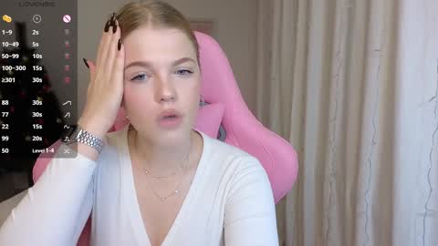 Snapshot of maya_blonde18 chatting on December 2024 03:18:02 AM Maya online show from December 2024 03:18:02 AM