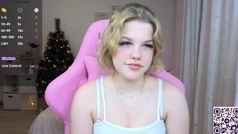 Snapshot of maya_blonde18 chatting on December 2024 03:27:02 AM Maya online show from December 2024 03:27:02 AM