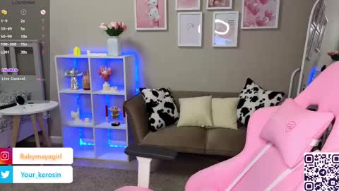 Snapshot of maya_blonde18 chatting on February 2025 03:45:01 AM Maya online show from February 2025 03:45:01 AM