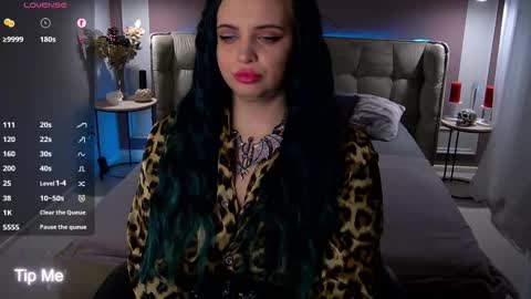 Maya Mils online show from October 2025 01:06:02 AM