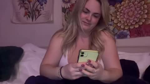 Snapshot of mayabellof chatting on December 2024 03:09:02 AM Maya Belle online show from December 2024 03:09:02 AM