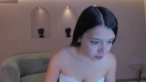 Snapshot of mayahoffman_ chatting on December 2025 11:05:01 AM M A Y A H O F F M A N online show from December 2025 11:05:01 AM