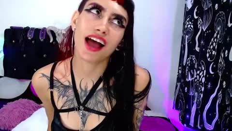 Snapshot of mayaredd chatting on January 2025 03:33:01 AM mayaredd online show from January 2025 03:33:01 AM