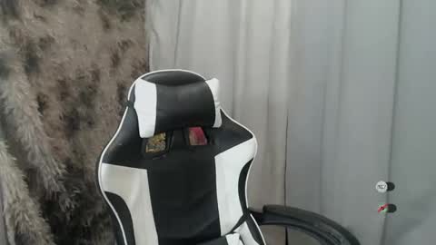 Snapshot of mayasally_ chatting on December 2025 06:42:02 AM mayasally_ online show from December 2025 06:42:02 AM