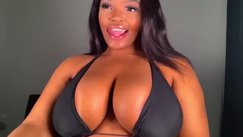 MayBabi online show from January 2025 02:13:02 PM