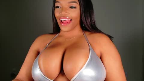 MayBabi online show from February 2025 11:18:02 AM