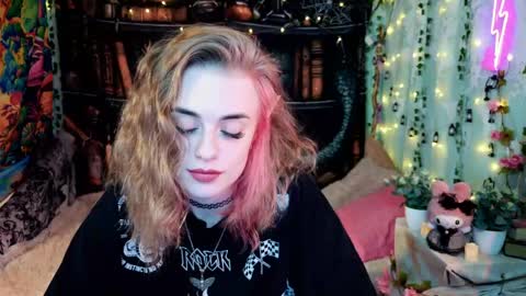 maybe_yours333 online show from May 2026 01:07:02 PM