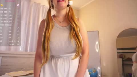 Snapshot of maybellebyone chatting on April 2026 02:27:02 AM Milina online show from April 2026 02:27:02 AM