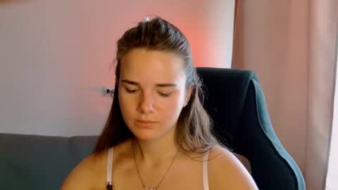 Snapshot of maybloom_ chatting on July 2026 07:34:01 AM maybloom_ online show from July 2026 07:34:01 AM