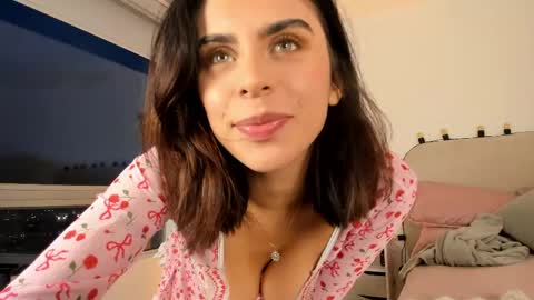 Snapshot of mayli_xx chatting on June 2026 11:20:01 PM ALIS online show from June 2026 11:20:01 PM