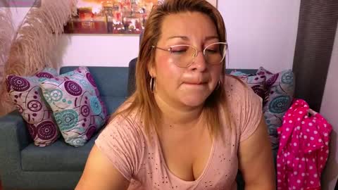 Snapshot of maylinleee chatting on January 2025 10:44:01 PM Mailyn online show from January 2025 10:44:01 PM