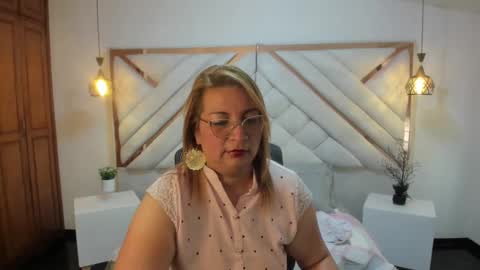 Snapshot of maylinleee chatting on March 2025 09:29:01 PM Mailyn online show from March 2025 09:29:01 PM