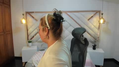 Snapshot of maylinleee chatting on March 2025 10:13:02 PM Mailyn online show from March 2025 10:13:02 PM