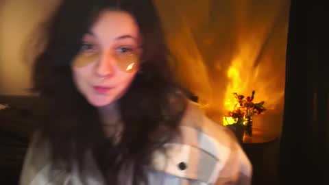 Snapshot of maymary_ chatting on December 2025 05:01:02 AM Mary . online show from December 2025 05:01:02 AM