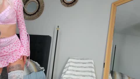 Snapshot of mazeekiin chatting on October 2025 01:20:01 PM Maze online show from October 2025 01:20:01 PM