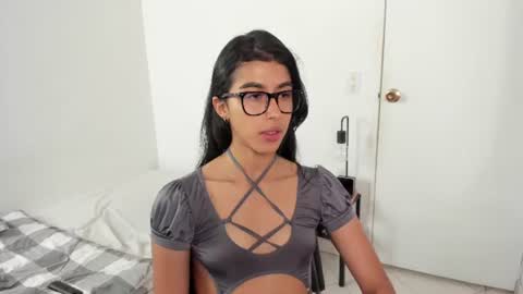 Snapshot of mazikeen_18 chatting on June 2026 01:04:02 PM mazikeen_18 online show from June 2026 01:04:02 PM