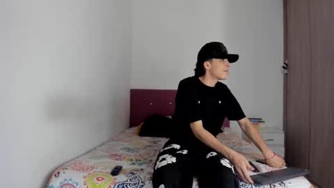 mcloviin_ online show from February 2026 12:50:01 PM