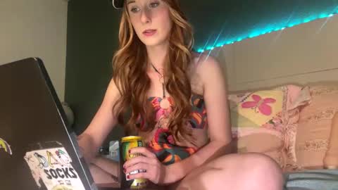 meadowmoon3 online show from November 2025 02:01:01 AM