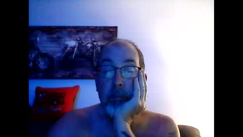 Snapshot of meathome3 chatting on December 2025 01:40:01 PM me at home online show from December 2025 01:40:01 PM