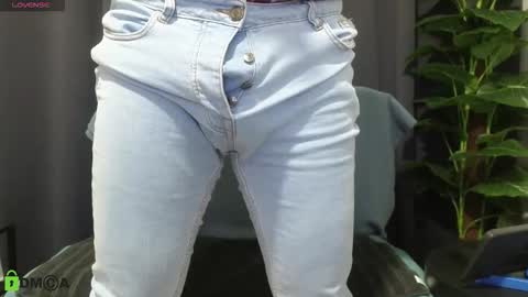 Meaty Roll online show from November 2025 03:30:01 AM