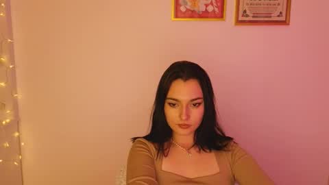 Snapshot of medina_andress chatting on February 2025 07:16:01 PM Dina online show from February 2025 07:16:01 PM