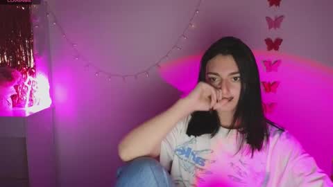 Snapshot of medina_andress chatting on March 2025 10:21:01 PM Dina online show from March 2025 10:21:01 PM