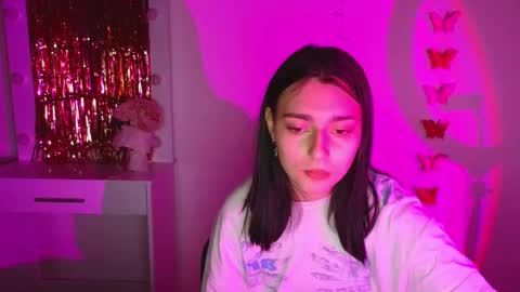 Snapshot of medina_andress chatting on March 2025 07:26:02 PM Dina online show from March 2025 07:26:02 PM