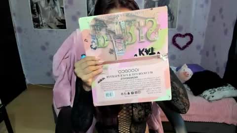 Snapshot of medussa_kat chatting on November 2025 07:35:01 PM Katrina online show from November 2025 07:35:01 PM