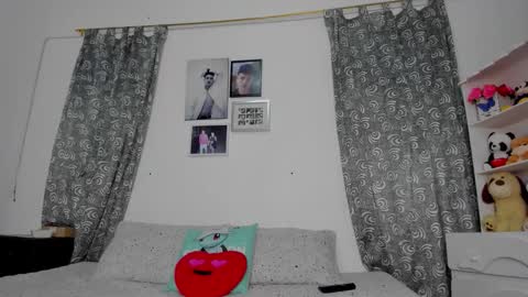 Snapshot of megan_and_clohe chatting on January 2026 06:33:02 PM M E G A N online show from January 2026 06:33:02 PM