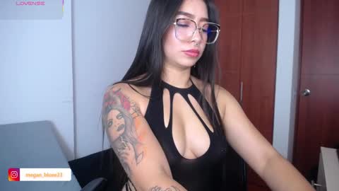 Megan Bluee online show from November 2025 04:20:01 PM