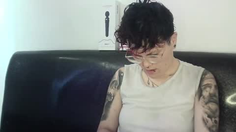 Megan and sophi online show from February 2025 07:21:01 PM