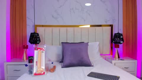 Carolina Paez online show from February 2025 10:33:01 PM