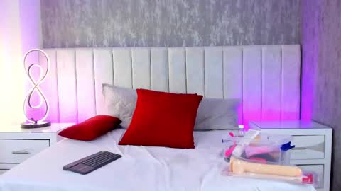 Carolina Paez online show from February 2025 08:25:01 PM