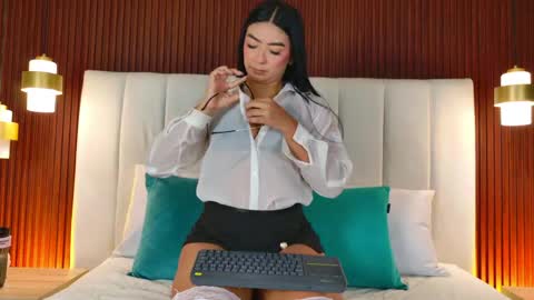 Carolina Paez online show from May 2026 12:33:01 PM