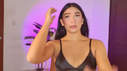 Carolina Paez online show from May 2026 12:33:02 PM