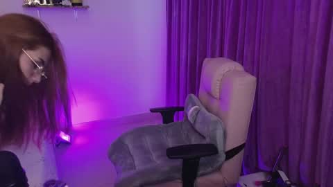                 Laura                 online show from January 2025 10:55:01 PM