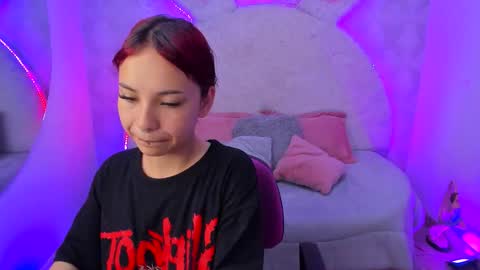 Snapshot of megane_whitte chatting on December 2025 07:33:02 PM Megan online show from December 2025 07:33:02 PM