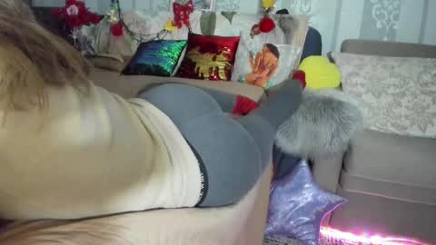 Nicki--------- Welcome to my Room online show from February 2025 06:20:01 PM