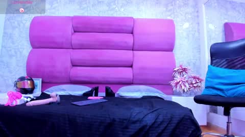 Snapshot of meganfoxxi_ chatting on February 2025 11:45:01 PM MeganFOXXI online show from February 2025 11:45:01 PM